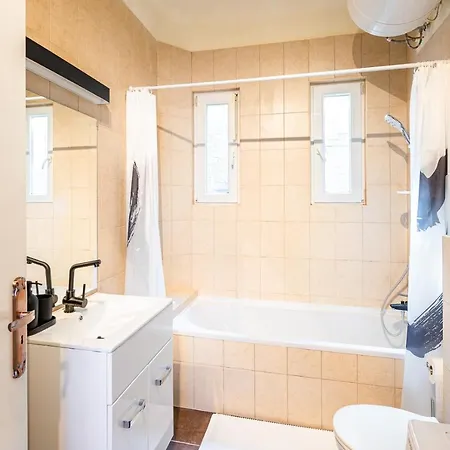 Sunny Luxurious Two Bedroom At Jewish District Апартаменты *