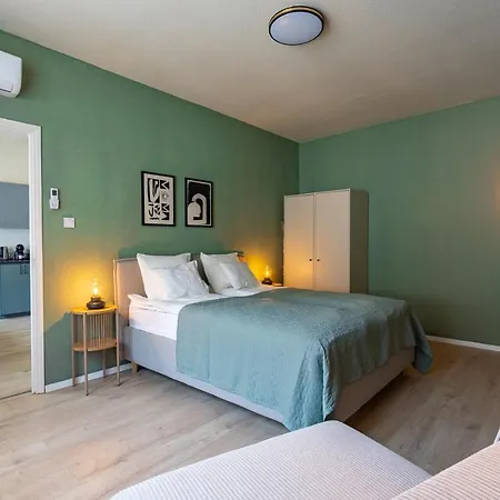 Sunny Luxurious Two Bedroom At Jewish District