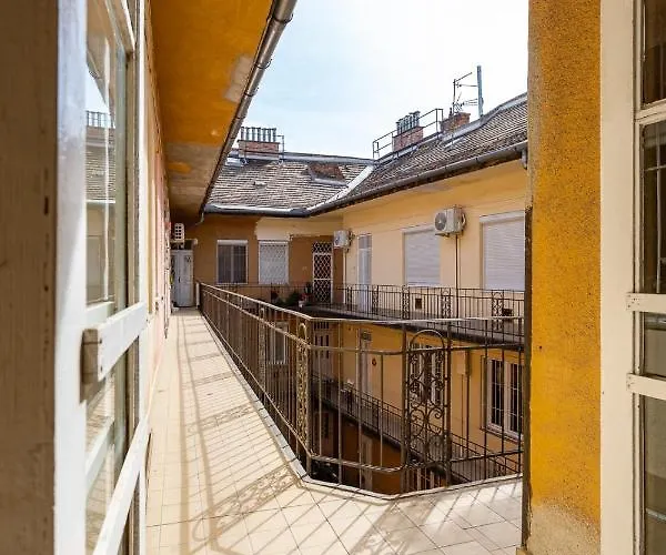 Sunny Luxurious Two Bedroom At Jewish District Lägenhet Budapest